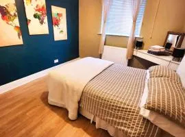 Large Bungalow - 3 Beds 2 Baths - Very Large Enclosed Garden - Dogs Stay Free