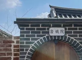 Korea Premium Hanok with Private Jacuzzi in Bukchon Village near Gyeongbokgung, Gwanghwamun, Jongno, Seoul