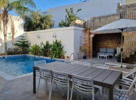 Traditional Maltese House of Character- Renovated, hotel a Hal Ghaxiak