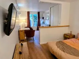 Studio cosy avec terrasse à 2 pas du port