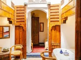 Dar Sghira Maison privée 400 ans Rooftop Médina Fès