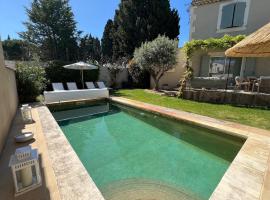 Villa Amavea avec piscine Alpilles en Provence, hotel a Maillane