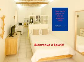 Clementine - Joli studio privé avec clim calme à 70 m du centre village de Lauris, хотел в Lauris