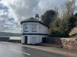 Historic 'Old Toll House' Shaldon Bridge with Parking