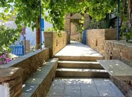 Aperanto House in Arnados, Tinos