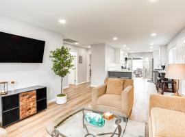 Rental with Pool Access about 8 Mi to Disneyland, vila u gradu 'La Palma'