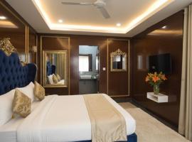 Hotel Park Pride Near IGI Airport Delhi, hotel v mestu Champawat