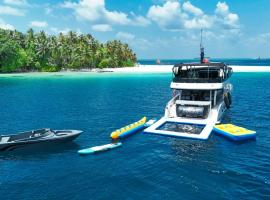Solara Maldives Luxury Yacht Charter, Hotel in Insel Filitheyo