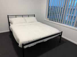 New 3 bedroom two baths upstair, hotel em Vineyard