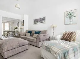 Contemporary 3 Bedroom home in Launton Village - close to Tythe Barn, Bicester Shopping & Bicester Heritage