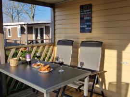 Chalet B2 900 m vom Strand, Hotel in Koudekerke