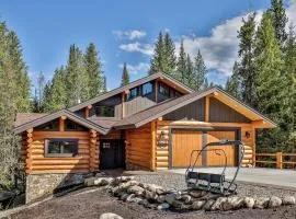 New creek side chateau guest suite! Booking for Ski Season NOW! With hot tub!