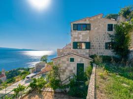 Apartments with pool Maraska, Hotel in Brela