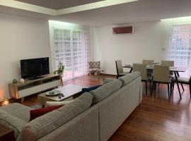 F3 rental with pool and garden in Ben Aknoun, Algiers、Ben ʼAknoûnのホテル