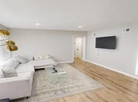 Spacious 4BR Loft - Outdoor Movie Theater