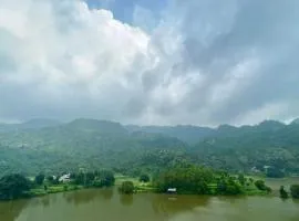 The lake front Resort &Restaurant