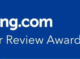 Hangout by firepit near USC with PET