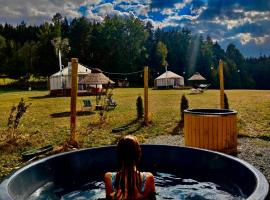 Glamping Niebiańska Osada Jurty Dolnośląskie, hotel v destinaci Polanica-Zdrój