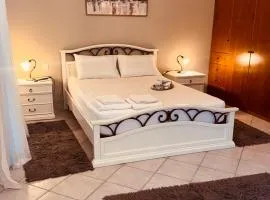 Bruskos Holiday Deluxe