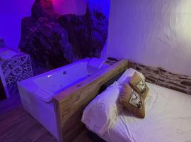 El Tumbao con romántica bañera de hidromasaje para dos, hotel v destinaci Laroya
