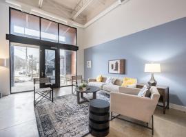 Landing Spectacular 2BD Gym Pool, Hotel in Royal Oak