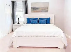 Spacious King Room in Villa with shared bath-Pool-SPA-Club-near Disney