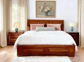 Bright King Suite Room with Private Bath Near Disney