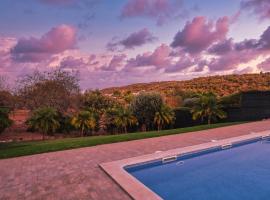 Villa paisible 3 chambres proche Albufeira โรงแรมในปาแดร์น