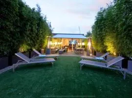 Covent Garden Mews Cottage Luxurious Boutique Brand New renovation 5 Bed Roof Terrace & Jacuzzi