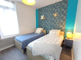 L'artistique, Maison pour 5 personnes, 2 chambres, stationnement gratuit, spacieux, atypique, Hotel in Amiens