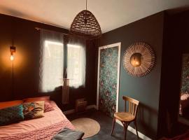 Location chambre 24H du Mans, Hotel in Rouillon