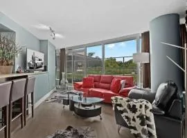 Chic Spacious Downtown Condo