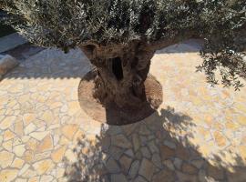 Hotel O Kipos, hotel em Corinto