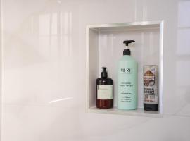 Cozy central studio on the high street, hotel in Sutton