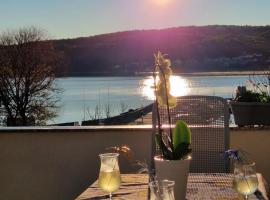 Apartman na otoku Krku blizu plaže, hotel a Čižići