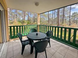 Appartement T2 avec PISCINE- 4 couchages - TERRASSE VUE SUR LA FORET - PARKING - PROCHE LAC ET OCEAN, hotel di Carcans
