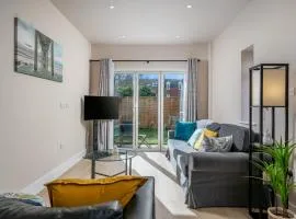 Spacious 4 Bed House in London Barnet, Minutes Walk to Tube Station With Parking
