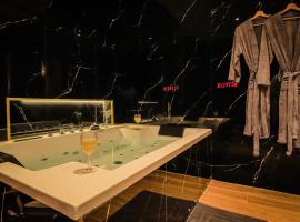 Golden Suite - Elegance - Private Spa Jacuzzi, hotel di Lens