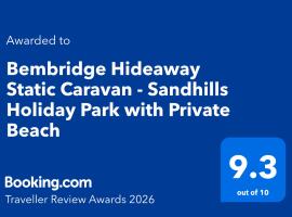 Bembridge Hideaway Static Caravan - Sandhills Holiday Park with Private Beach, hotel v destinácii Bembridge