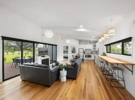 Feather & Nest - Private Farm Stay King Beds & Tennis Court