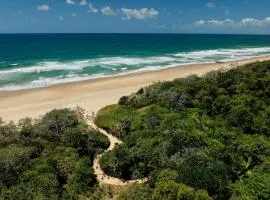 Absolute Beach Front Home -Dogs, Surf, Relax, Bush