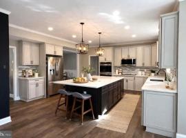 Spacious 6Bed Woodland Retreat with Movie Room & Deck, Hotel in Kalifornien