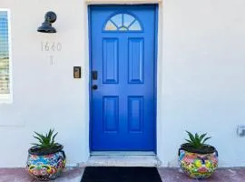 2 Bed,1bath, two blocks from U of A