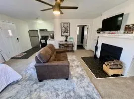 Cozy Studio at the Pecos Village