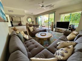 The Beachfront, Hotel in Trinity Beach