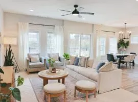 Cozy Cottage in the Heart of Huntersville