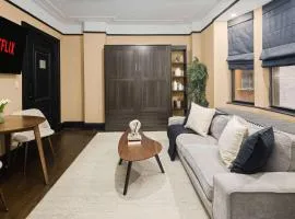 Beautiful Apt Near Times Square with GYM & PATIO