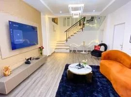 Executive 3BR Duplex by Bejj - 2Living Rooms