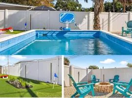 Family Heated Pool Putting Green Pac-Man Near Beach