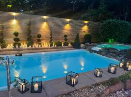 The Luxe Pool House, Westoning, Hotel in Westoning